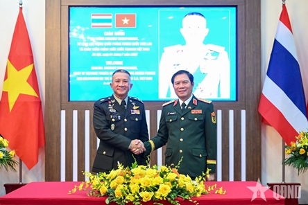 General Nguyen Tan Cuong and Chief of Thai Defense Forces holds talks